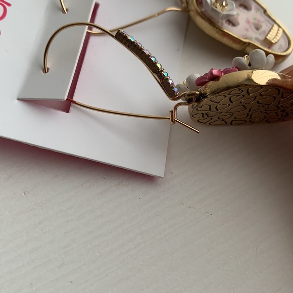 Betsey Johnson skull earrings - Picture 7 of 7